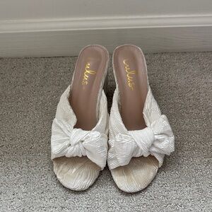 Lulus Ivory knotted  Bow Heels